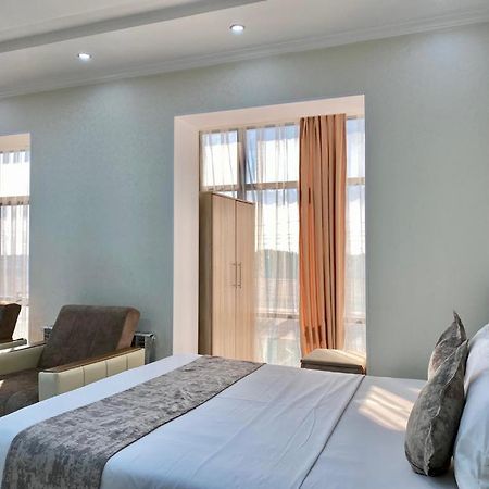 Comfort Hotel Turkistan Bagian luar foto