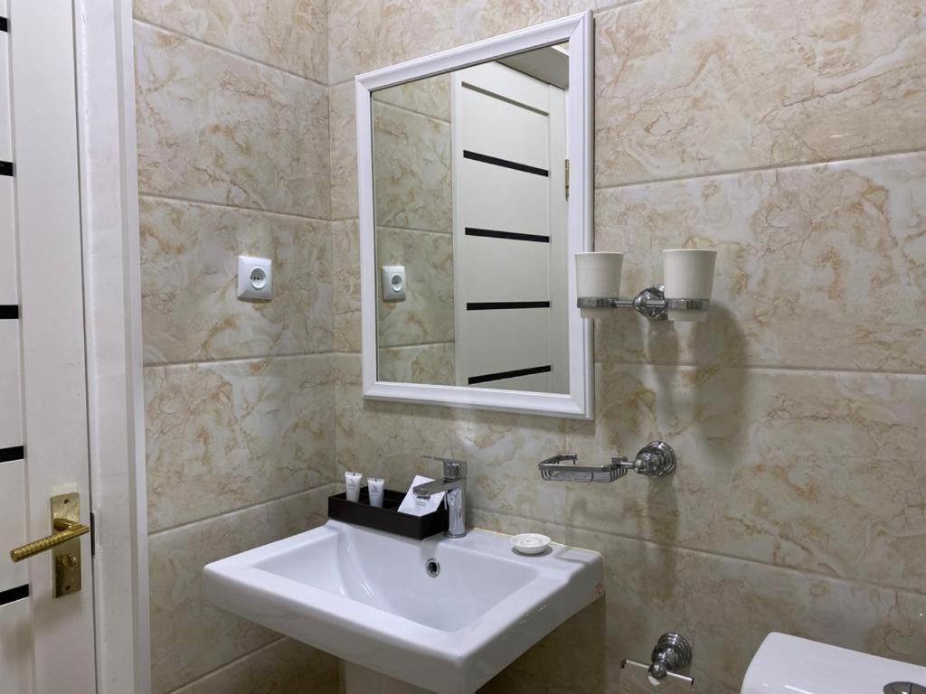 Comfort Hotel Turkistan Bagian luar foto